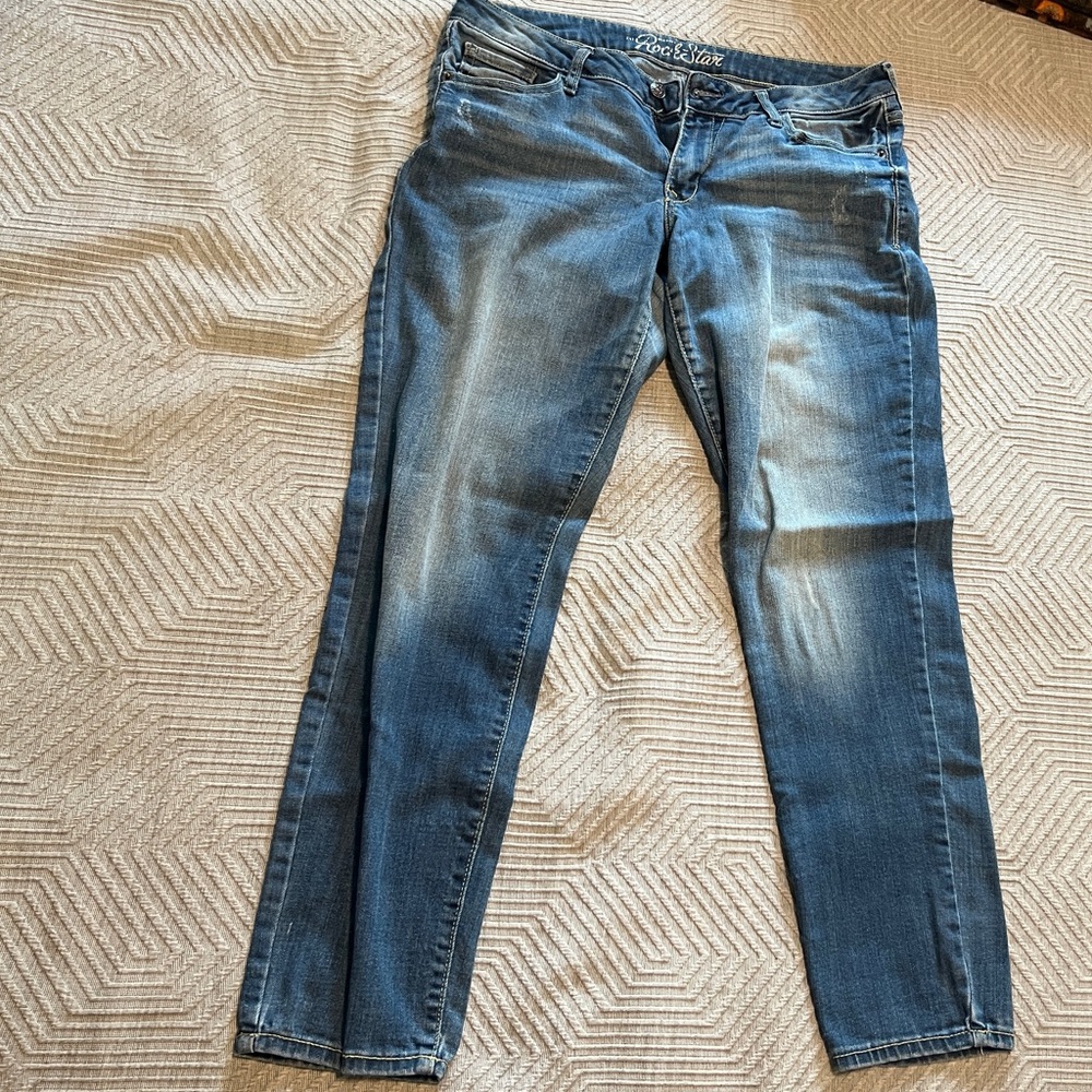 Old Navy Rockstar Jean - medium wash, mid-rise skinny jean - size 12